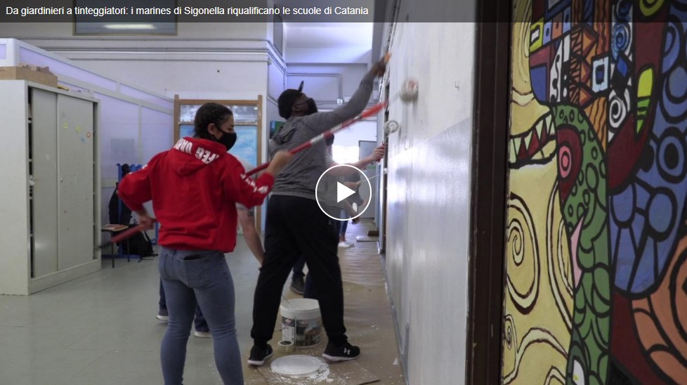Da giardinieri a tinteggiatori: i marines di Sigonella riqualificano le scuole di Catania
