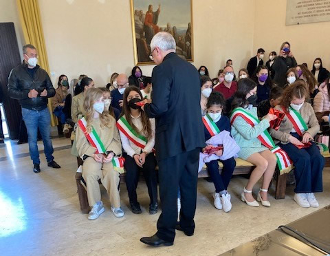 Ragazzi sindaci “glocali”. L’Arcivescovo Mons Renna incontra i Ragazzi Sindaci della Diocesi